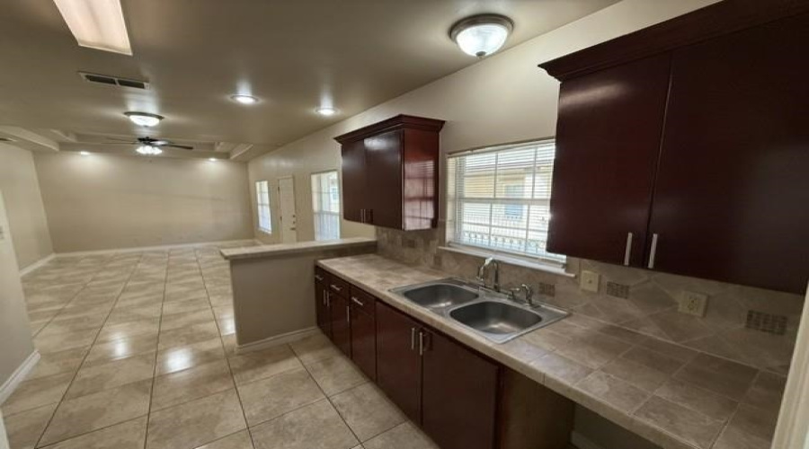 710 Alta Vista Dr, Laredo, Texas 78041, 2 Bedrooms Bedrooms, 4 Rooms Rooms,2 BathroomsBathrooms,Residential,For Rent,710 Alta Vista Dr,20262992