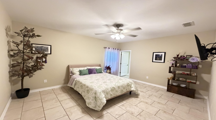 5421 Encanto Dr., Laredo, Texas 78046, 4 Bedrooms Bedrooms, 5 Rooms Rooms,2 BathroomsBathrooms,Residential,For Sale,5421 Encanto Dr.,20262993
