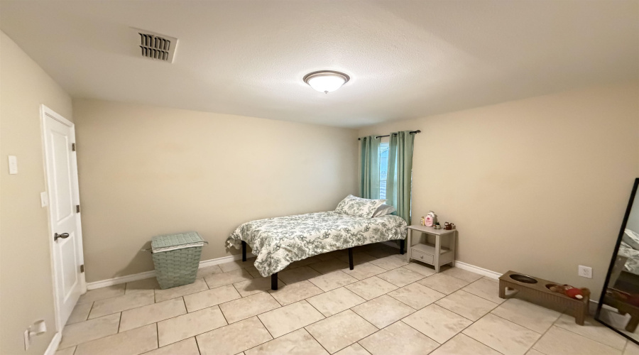 5421 Encanto Dr., Laredo, Texas 78046, 4 Bedrooms Bedrooms, 5 Rooms Rooms,2 BathroomsBathrooms,Residential,For Sale,5421 Encanto Dr.,20262993