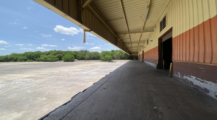 1808 Markley Ln, Laredo, Texas 78041, 1 Bedroom Bedrooms, 21 Rooms Rooms,2 BathroomsBathrooms,Commercial/industrial,For Rent,1808 Markley Ln,20262996