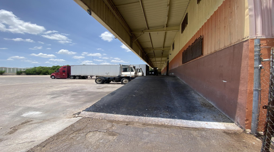 1808 Markley Ln, Laredo, Texas 78041, 1 Bedroom Bedrooms, 21 Rooms Rooms,2 BathroomsBathrooms,Commercial/industrial,For Rent,1808 Markley Ln,20262996