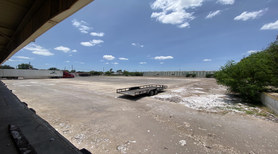 1808 Markley Ln, Laredo, Texas 78041, 1 Bedroom Bedrooms, 21 Rooms Rooms,2 BathroomsBathrooms,Commercial/industrial,For Rent,1808 Markley Ln,20262996