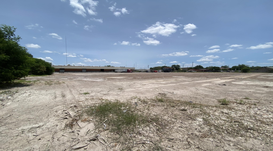 1808 Markley Ln, Laredo, Texas 78041, 1 Bedroom Bedrooms, 21 Rooms Rooms,2 BathroomsBathrooms,Commercial/industrial,For Rent,1808 Markley Ln,20262996