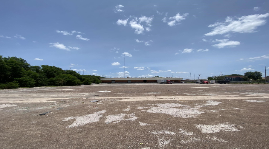 1808 Markley Ln, Laredo, Texas 78041, 1 Bedroom Bedrooms, 21 Rooms Rooms,2 BathroomsBathrooms,Commercial/industrial,For Rent,1808 Markley Ln,20262996