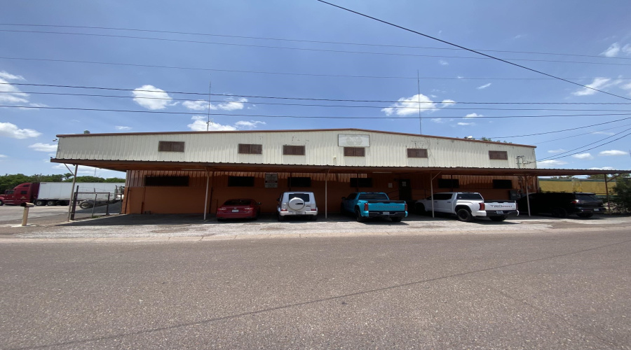 1808 Markley Ln, Laredo, Texas 78041, 1 Bedroom Bedrooms, 21 Rooms Rooms,2 BathroomsBathrooms,Commercial/industrial,For Rent,1808 Markley Ln,20262996