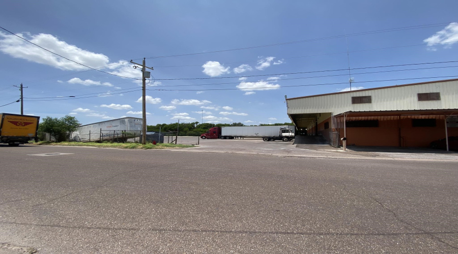 1808 Markley Ln, Laredo, Texas 78041, 1 Bedroom Bedrooms, 21 Rooms Rooms,2 BathroomsBathrooms,Commercial/industrial,For Rent,1808 Markley Ln,20262996