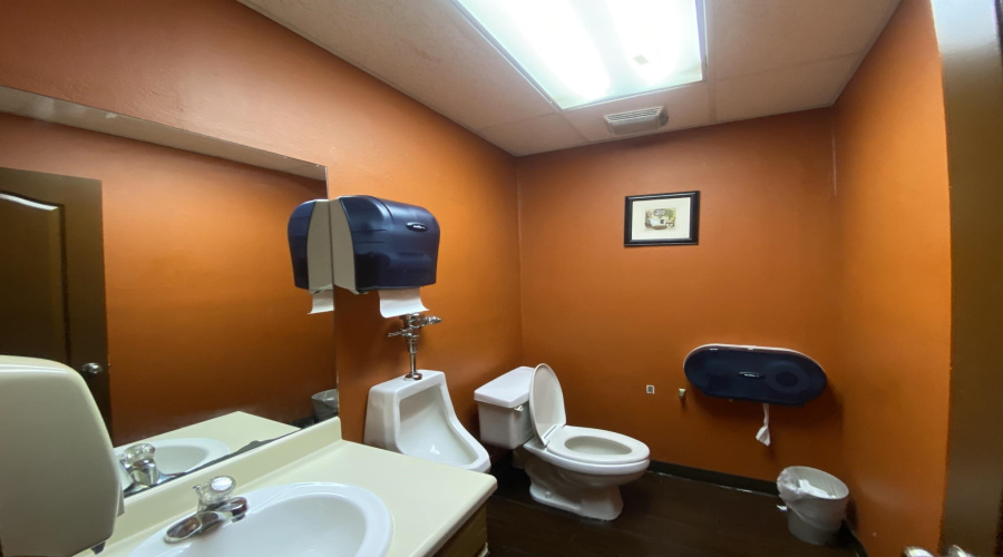 1808 Markley Ln, Laredo, Texas 78041, 1 Bedroom Bedrooms, 21 Rooms Rooms,2 BathroomsBathrooms,Commercial/industrial,For Rent,1808 Markley Ln,20262996