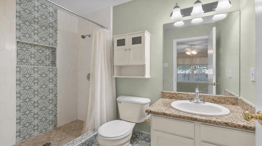 2407 N Ejido Ave, Laredo, Texas 78043-1920, 3 Bedrooms Bedrooms, 5 Rooms Rooms,2 BathroomsBathrooms,Residential,For Sale,2407 N Ejido Ave,20262997
