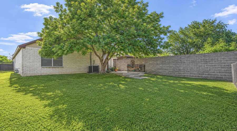 2407 N Ejido Ave, Laredo, Texas 78043-1920, 3 Bedrooms Bedrooms, 5 Rooms Rooms,2 BathroomsBathrooms,Residential,For Sale,2407 N Ejido Ave,20262997