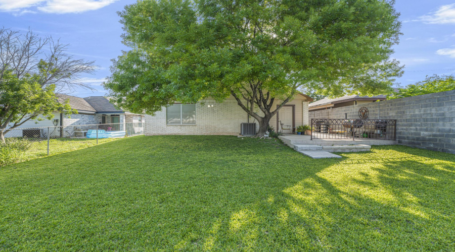 2407 N Ejido Ave, Laredo, Texas 78043-1920, 3 Bedrooms Bedrooms, 5 Rooms Rooms,2 BathroomsBathrooms,Residential,For Sale,2407 N Ejido Ave,20262997