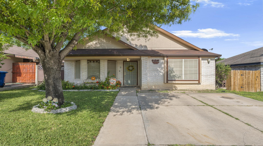2407 N Ejido Ave, Laredo, Texas 78043-1920, 3 Bedrooms Bedrooms, 5 Rooms Rooms,2 BathroomsBathrooms,Residential,For Sale,2407 N Ejido Ave,20262997