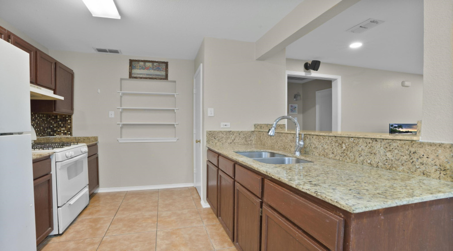 2407 N Ejido Ave, Laredo, Texas 78043-1920, 3 Bedrooms Bedrooms, 5 Rooms Rooms,2 BathroomsBathrooms,Residential,For Sale,2407 N Ejido Ave,20262997