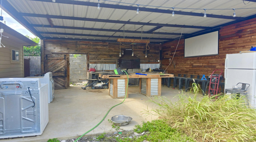 114 Los Fresnos Lp, Laredo, Texas 78046, 3 Bedrooms Bedrooms, 4 Rooms Rooms,2 BathroomsBathrooms,Residential,For Sale,114 Los Fresnos Lp,20263000