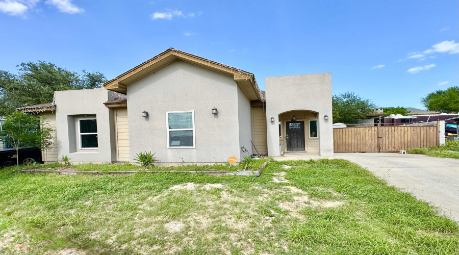 114 Los Fresnos Lp, Laredo, Texas 78046, 3 Bedrooms Bedrooms, 4 Rooms Rooms,2 BathroomsBathrooms,Residential,For Sale,114 Los Fresnos Lp,20263000