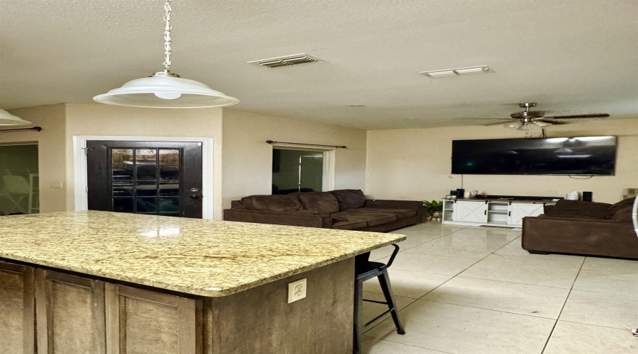 114 Los Fresnos Lp, Laredo, Texas 78046, 3 Bedrooms Bedrooms, 4 Rooms Rooms,2 BathroomsBathrooms,Residential,For Sale,114 Los Fresnos Lp,20263000