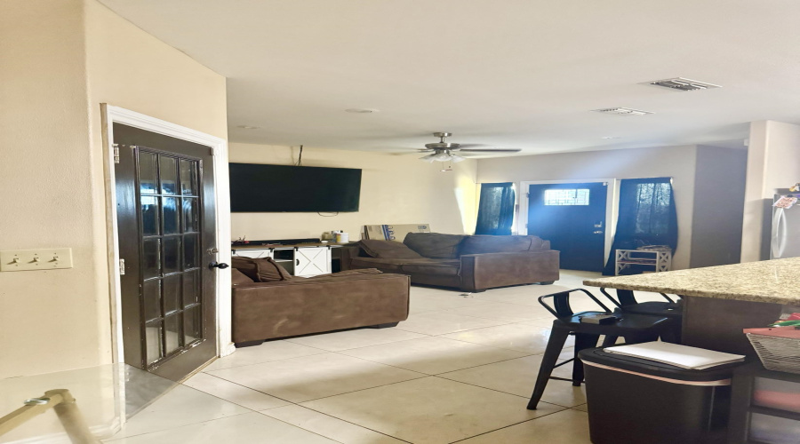 114 Los Fresnos Lp, Laredo, Texas 78046, 3 Bedrooms Bedrooms, 4 Rooms Rooms,2 BathroomsBathrooms,Residential,For Sale,114 Los Fresnos Lp,20263000