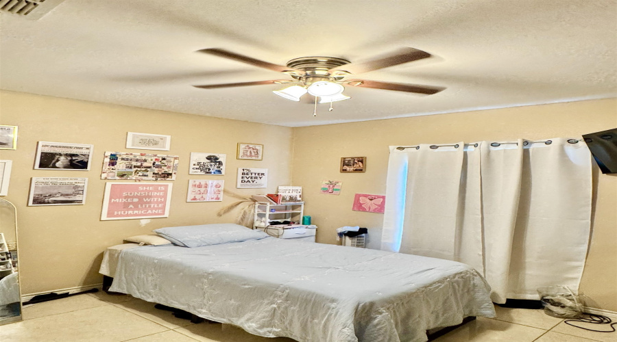114 Los Fresnos Lp, Laredo, Texas 78046, 3 Bedrooms Bedrooms, 4 Rooms Rooms,2 BathroomsBathrooms,Residential,For Sale,114 Los Fresnos Lp,20263000