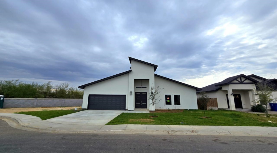 2341 Mango Rd., Laredo, Texas 78046, 3 Bedrooms Bedrooms, 5 Rooms Rooms,2 BathroomsBathrooms,Residential,For Sale,2341 Mango Rd.,20263004