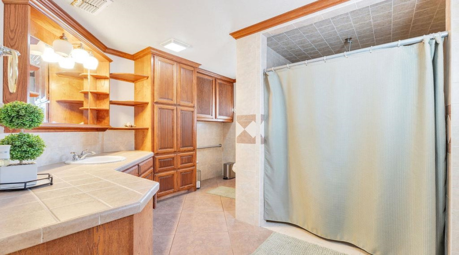 1302 Col. Antonio Zapata Avenue, ZAPATA, Texas 78076, 2 Bedrooms Bedrooms, 4 Rooms Rooms,1 BathroomBathrooms,Residential,For Sale,1302 Col. Antonio Zapata Avenue,20263005