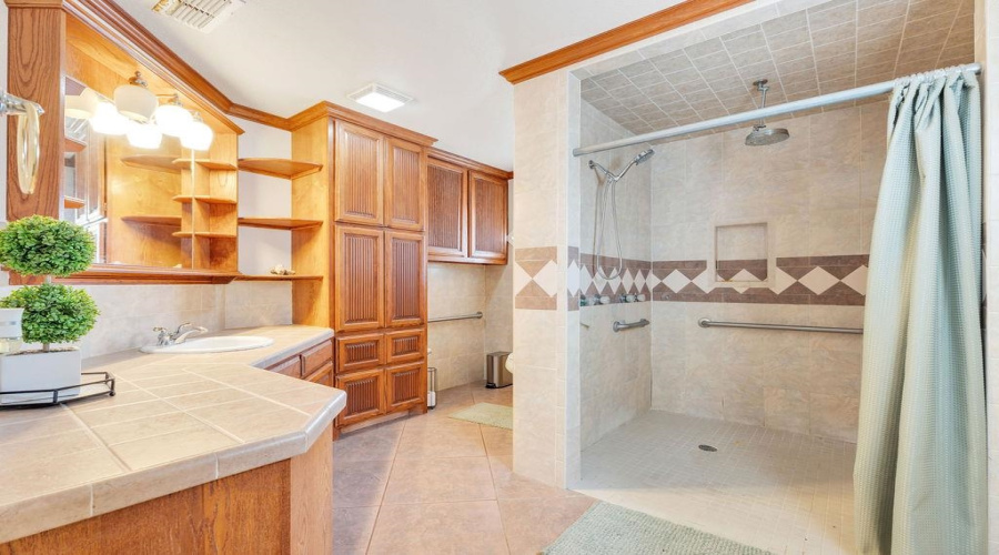 1302 Col. Antonio Zapata Avenue, ZAPATA, Texas 78076, 2 Bedrooms Bedrooms, 4 Rooms Rooms,1 BathroomBathrooms,Residential,For Sale,1302 Col. Antonio Zapata Avenue,20263005