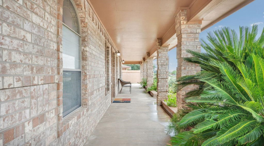 1302 Col. Antonio Zapata Avenue, ZAPATA, Texas 78076, 2 Bedrooms Bedrooms, 4 Rooms Rooms,1 BathroomBathrooms,Residential,For Sale,1302 Col. Antonio Zapata Avenue,20263005