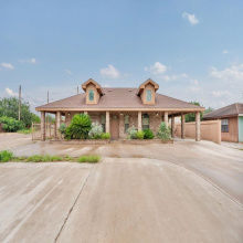 1302 Col. Antonio Zapata Avenue, ZAPATA, Texas 78076, 2 Bedrooms Bedrooms, 4 Rooms Rooms,1 BathroomBathrooms,Residential,For Sale,1302 Col. Antonio Zapata Avenue,20263005
