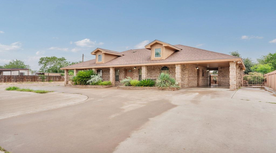 1302 Col. Antonio Zapata Avenue, ZAPATA, Texas 78076, 2 Bedrooms Bedrooms, 4 Rooms Rooms,1 BathroomBathrooms,Residential,For Sale,1302 Col. Antonio Zapata Avenue,20263005