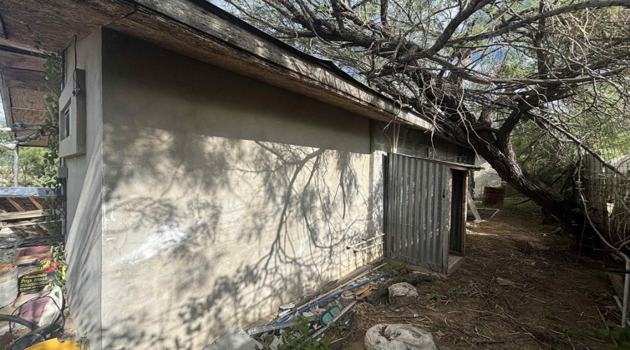 402 Hernandez, El Cenizo, Texas 78046, 1 Bedroom Bedrooms, 4 Rooms Rooms,1 BathroomBathrooms,Residential,For Sale,402 Hernandez,20263010