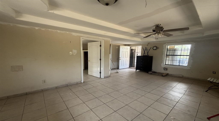 402 Hernandez, El Cenizo, Texas 78046, 1 Bedroom Bedrooms, 4 Rooms Rooms,1 BathroomBathrooms,Residential,For Sale,402 Hernandez,20263010