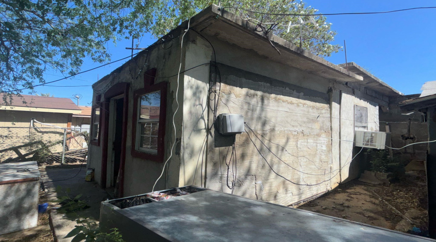 2206 S Smith Ave, Laredo, Texas 78046, 2 Bedrooms Bedrooms, 5 Rooms Rooms,1 BathroomBathrooms,Residential,For Sale,2206 S Smith Ave,20263011