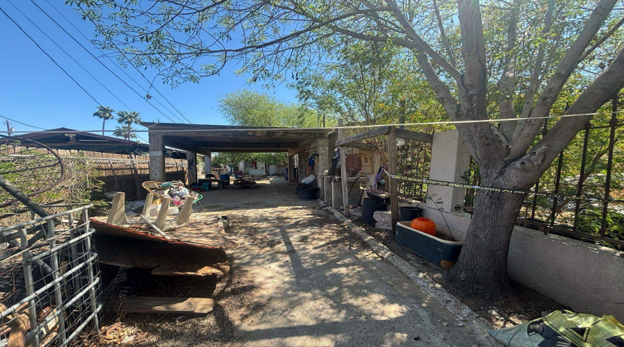 2206 S Smith Ave, Laredo, Texas 78046, 2 Bedrooms Bedrooms, 5 Rooms Rooms,1 BathroomBathrooms,Residential,For Sale,2206 S Smith Ave,20263011