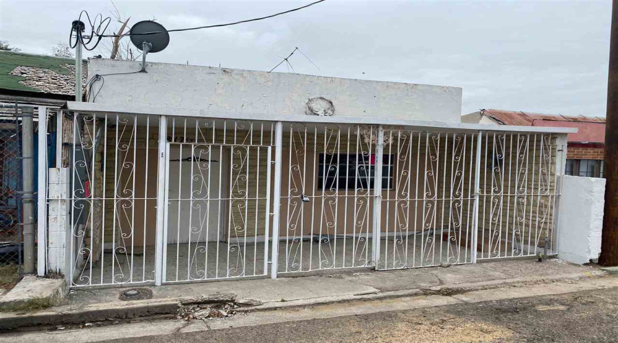 1817 1/2 Lincoln St, Laredo, Texas 78040, 4 Bedrooms Bedrooms, 6 Rooms Rooms,2 BathroomsBathrooms,Residential,For Sale,1817 1/2 Lincoln St,20263012