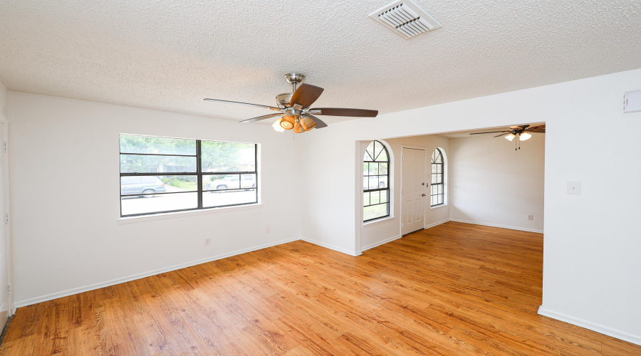 102 St Pierre Ln, Laredo, Texas 78045, 3 Bedrooms Bedrooms, 6 Rooms Rooms,2 BathroomsBathrooms,Residential,For Rent,102 St Pierre Ln,20263013