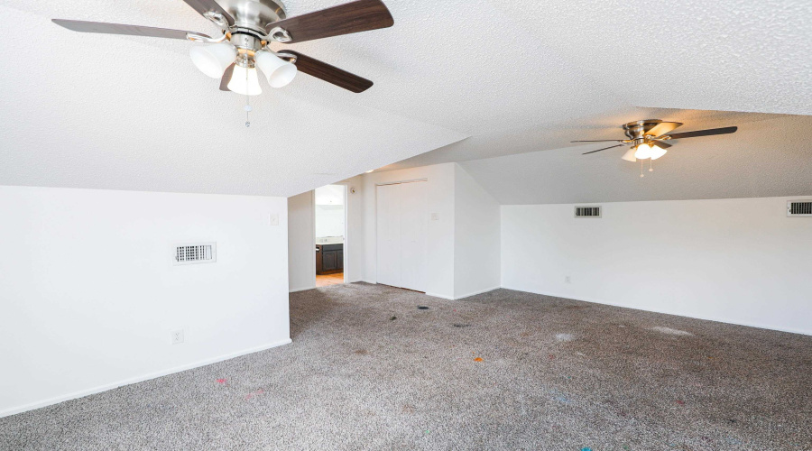 102 St Pierre Ln, Laredo, Texas 78045, 3 Bedrooms Bedrooms, 6 Rooms Rooms,2 BathroomsBathrooms,Residential,For Rent,102 St Pierre Ln,20263013