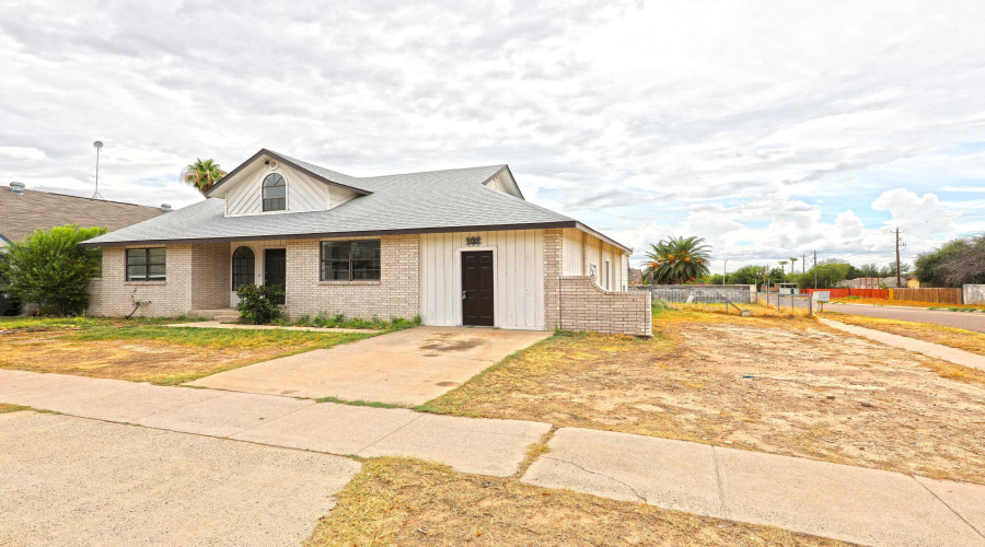 102 St Pierre Ln, Laredo, Texas 78045, 3 Bedrooms Bedrooms, 6 Rooms Rooms,2 BathroomsBathrooms,Residential,For Rent,102 St Pierre Ln,20263013