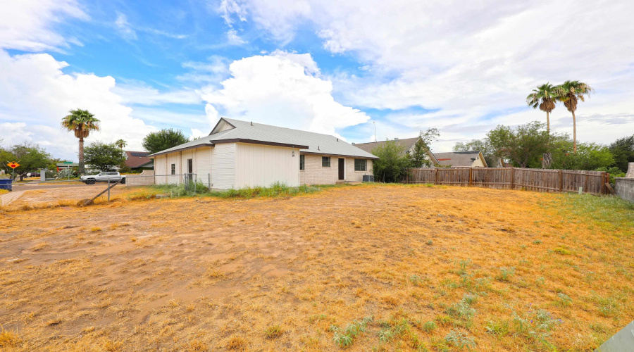 102 St Pierre Ln, Laredo, Texas 78045, 3 Bedrooms Bedrooms, 6 Rooms Rooms,2 BathroomsBathrooms,Residential,For Rent,102 St Pierre Ln,20263013