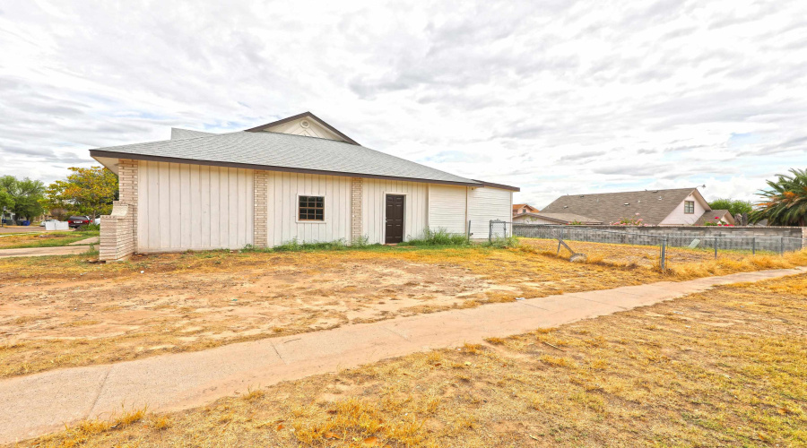 102 St Pierre Ln, Laredo, Texas 78045, 3 Bedrooms Bedrooms, 6 Rooms Rooms,2 BathroomsBathrooms,Residential,For Rent,102 St Pierre Ln,20263013
