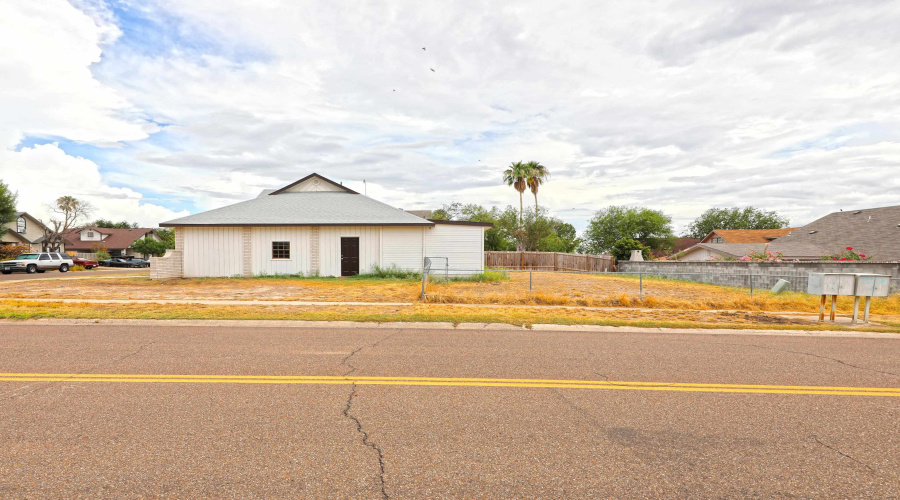 102 St Pierre Ln, Laredo, Texas 78045, 3 Bedrooms Bedrooms, 6 Rooms Rooms,2 BathroomsBathrooms,Residential,For Rent,102 St Pierre Ln,20263013