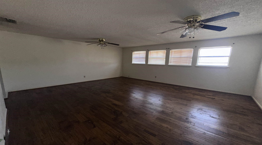 106 Martingale Ln, LAREDO, Texas 78041, 3 Bedrooms Bedrooms, 6 Rooms Rooms,3 BathroomsBathrooms,Residential,For Rent,106 Martingale Ln,20263015