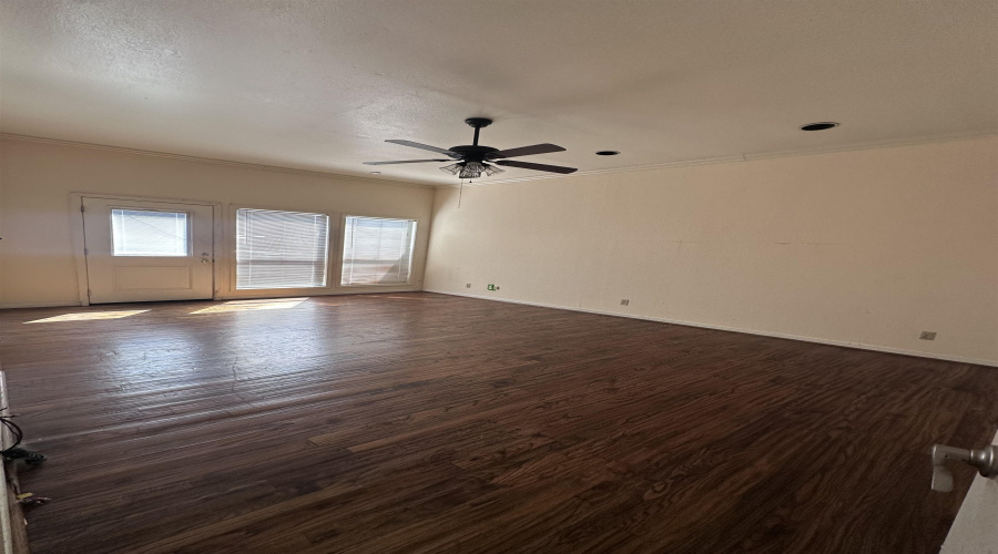 106 Martingale Ln, LAREDO, Texas 78041, 3 Bedrooms Bedrooms, 6 Rooms Rooms,3 BathroomsBathrooms,Residential,For Rent,106 Martingale Ln,20263015