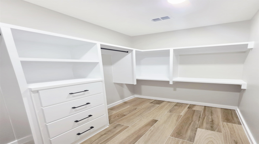104 Gillian Dr., Laredo, Texas 78043, 3 Bedrooms Bedrooms, 4 Rooms Rooms,3 BathroomsBathrooms,Residential,For Sale,104 Gillian Dr.,20263018
