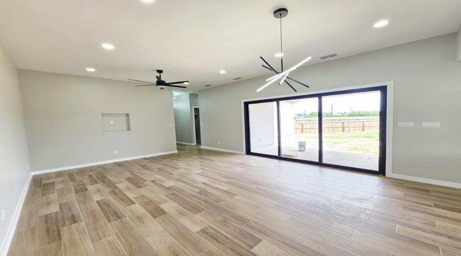 104 Gillian Dr., Laredo, Texas 78043, 3 Bedrooms Bedrooms, 4 Rooms Rooms,3 BathroomsBathrooms,Residential,For Sale,104 Gillian Dr.,20263018