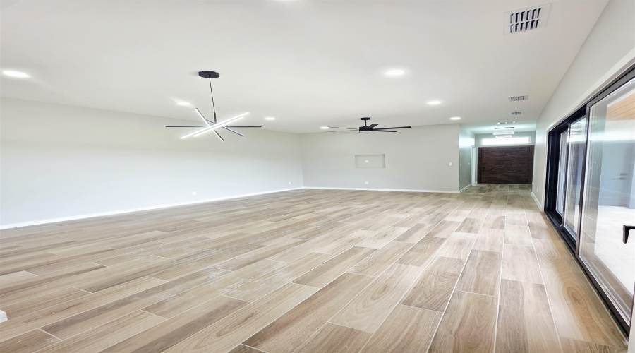 104 Gillian Dr., Laredo, Texas 78043, 3 Bedrooms Bedrooms, 4 Rooms Rooms,3 BathroomsBathrooms,Residential,For Sale,104 Gillian Dr.,20263018