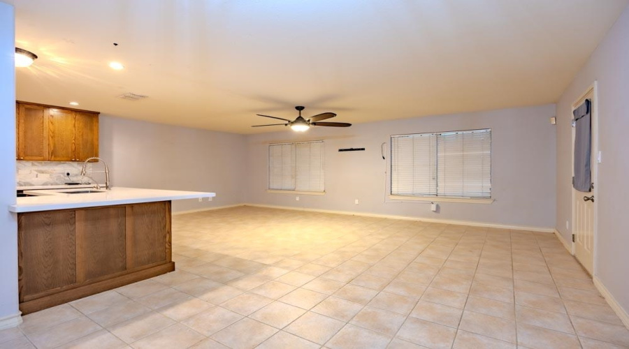 1520 Denmark Ln, Laredo, Texas 78045, 3 Bedrooms Bedrooms, 6 Rooms Rooms,2 BathroomsBathrooms,Residential,For Sale,1520 Denmark Ln,20262229