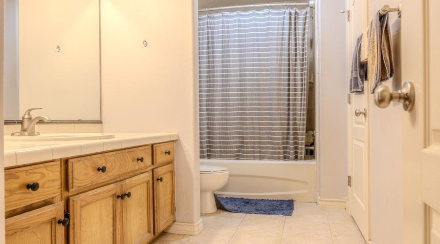 1520 Denmark Ln, Laredo, Texas 78045, 3 Bedrooms Bedrooms, 6 Rooms Rooms,2 BathroomsBathrooms,Residential,For Sale,1520 Denmark Ln,20262229