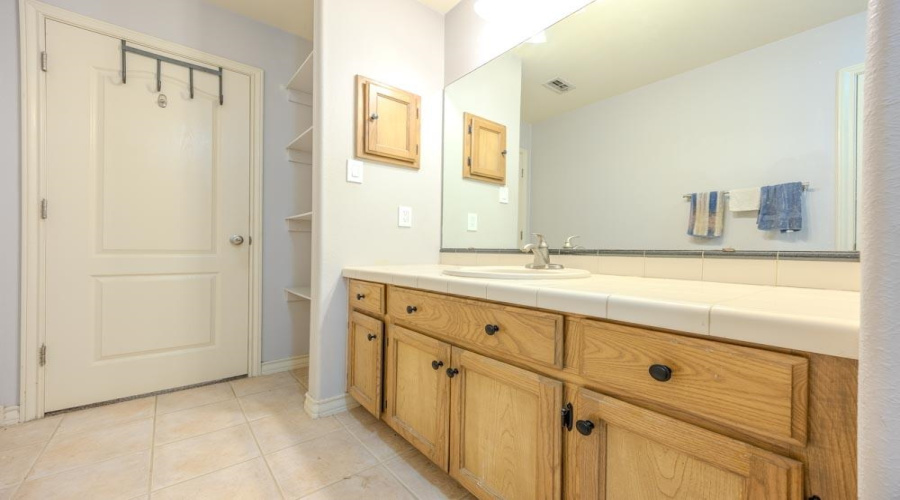 1520 Denmark Ln, Laredo, Texas 78045, 3 Bedrooms Bedrooms, 6 Rooms Rooms,2 BathroomsBathrooms,Residential,For Sale,1520 Denmark Ln,20262229