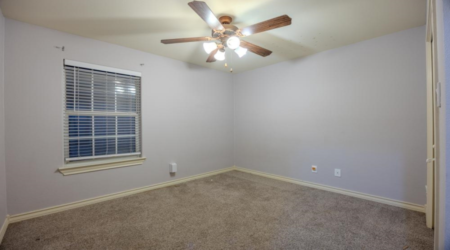 1520 Denmark Ln, Laredo, Texas 78045, 3 Bedrooms Bedrooms, 6 Rooms Rooms,2 BathroomsBathrooms,Residential,For Sale,1520 Denmark Ln,20262229