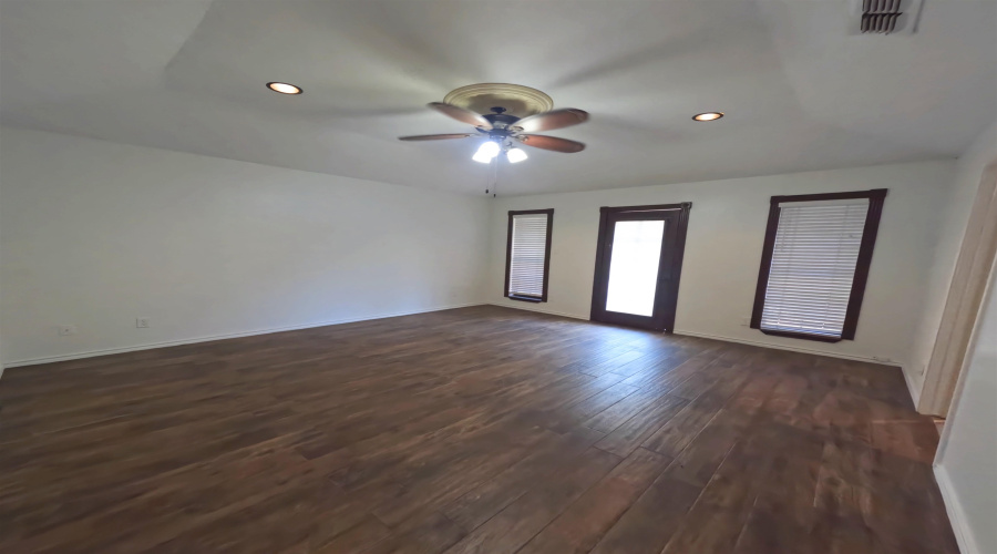 1217 Lyles Lp, Laredo, Texas 78045, 4 Bedrooms Bedrooms, 9 Rooms Rooms,3 BathroomsBathrooms,Residential,For Sale,1217 Lyles Lp,20263019
