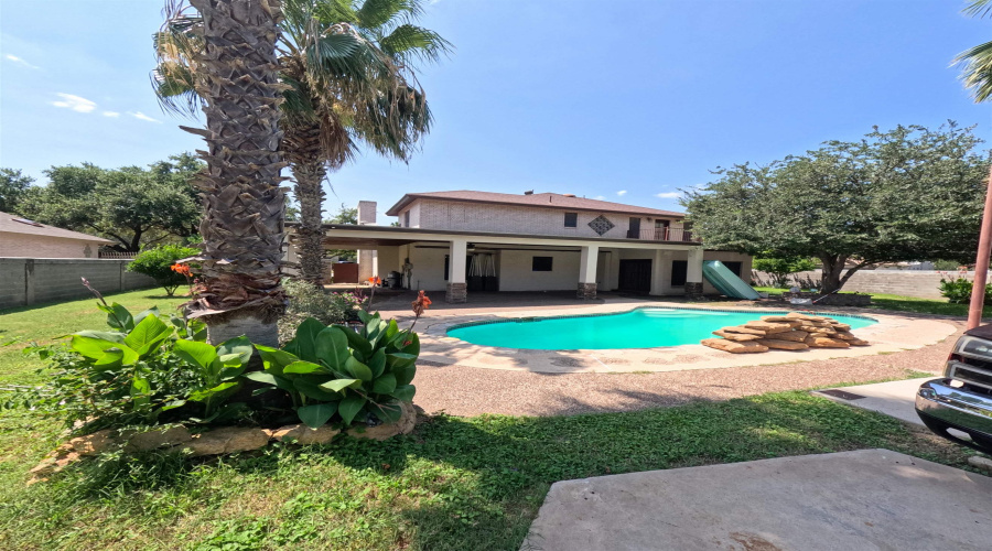 1217 Lyles Lp, Laredo, Texas 78045, 4 Bedrooms Bedrooms, 9 Rooms Rooms,3 BathroomsBathrooms,Residential,For Sale,1217 Lyles Lp,20263019
