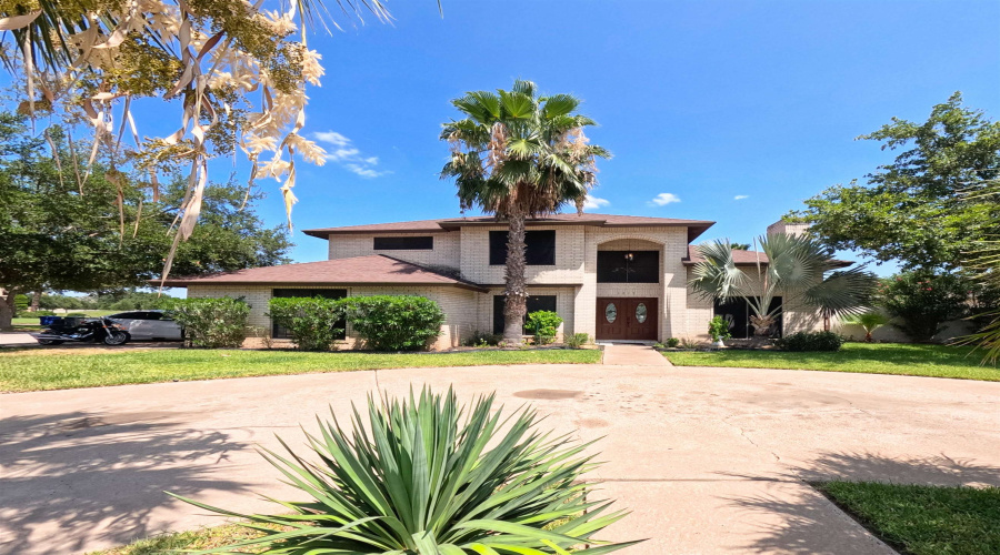 1217 Lyles Lp, Laredo, Texas 78045, 4 Bedrooms Bedrooms, 9 Rooms Rooms,3 BathroomsBathrooms,Residential,For Sale,1217 Lyles Lp,20263019